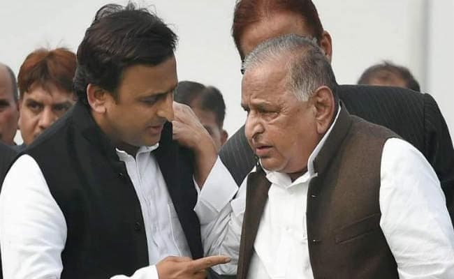 टूट के कगार पर सपा, अब अखिलेश ने जारी की 235 उम्‍मीदवारों की नयी लिस्‍ट