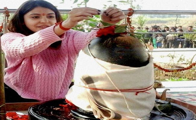 क्या ऋषिकेश में सगाई के लिए पहुंचे हैं विराट व अनुष्का ?