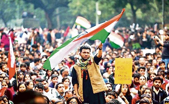 2016 में तीन बड़े सवाल उभरे