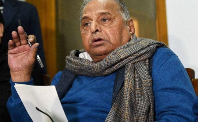 समाजवादी पार्टी में घमसान : मुलायम परिवार का महज दिखावा?