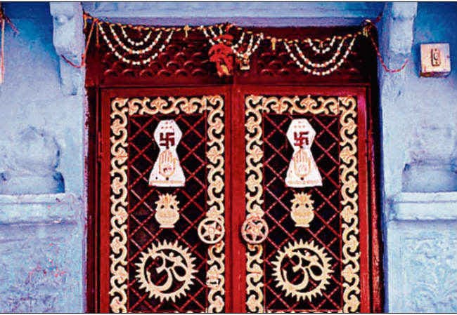वास्तु सूत्र : इन उपायों से घर में आयेगा धन-वैभव