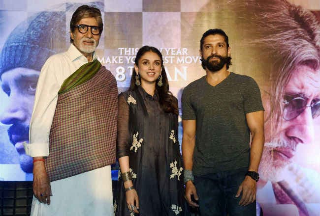 बिग बी-फरहान के साथ अरविंद केजरीवाल ने देखी ‘वजीर''