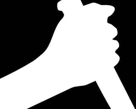 पेरिस में चाकू के साथ देखे गये व्यक्ति को पुलिस ने गोली मारी