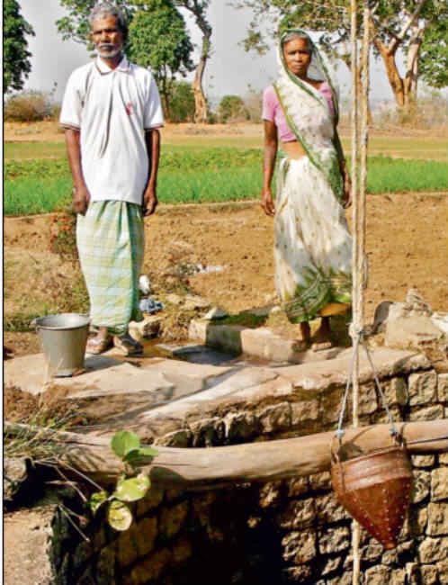 नामुमकिन को किया मुमकिन वृद्ध दंपती ने पहाड़ पर खोदा कुआं