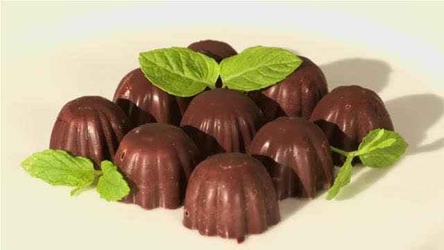 यहाँ के भगवान खाते हैं चॉकलेट...