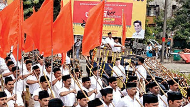 RSS पहले नागपुर मुख्यालय पर तिरंगा फहराये : देवबंद