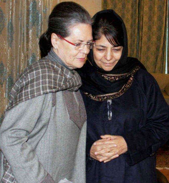 J&K : राजनीतिक हलचल तेज, महबूबा मुफ्ती से मिलीं सोनिया गांधी