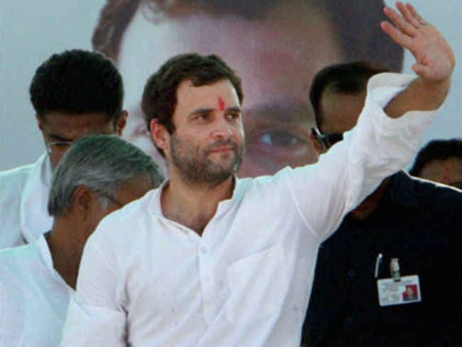 छुट्टी से लौटे राहुल गांधी, पार्टी नेताओं के साथ आज करेंगे बैठक