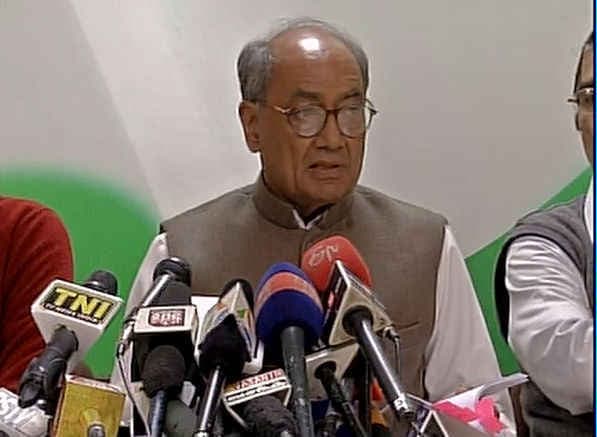 गडकरी ने दिया रिश्तेदारों को हजारो करोड़ का ढेका : दिग्गविजय