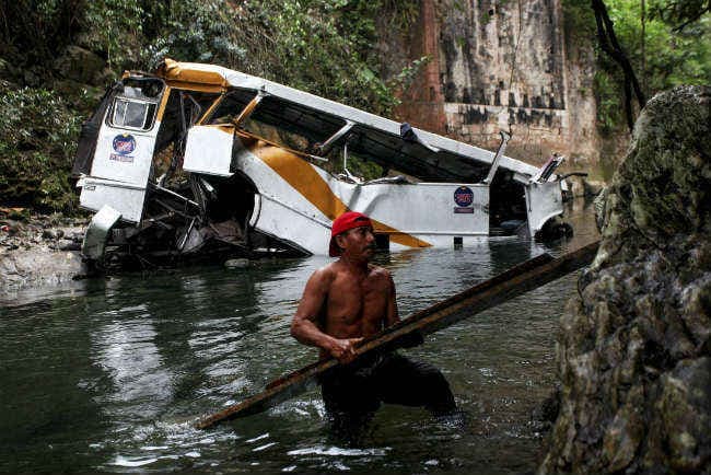 मैक्सिको : बस हादसे में 16 फुटबॉल खिलाडियों की मौत, 10 घायल