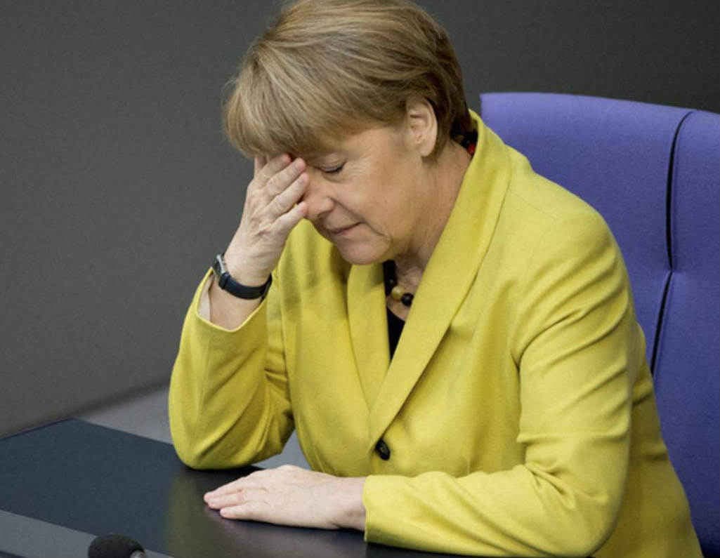 मर्केल की प्रवासी नीति के खिलाफ हजारों प्रदर्शनकारी