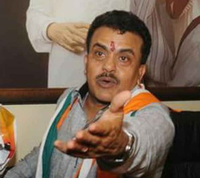 कांग्रेस दर्पण विवाद : संजय निरूपम को कांग्रेस ने थमाया नोटिस