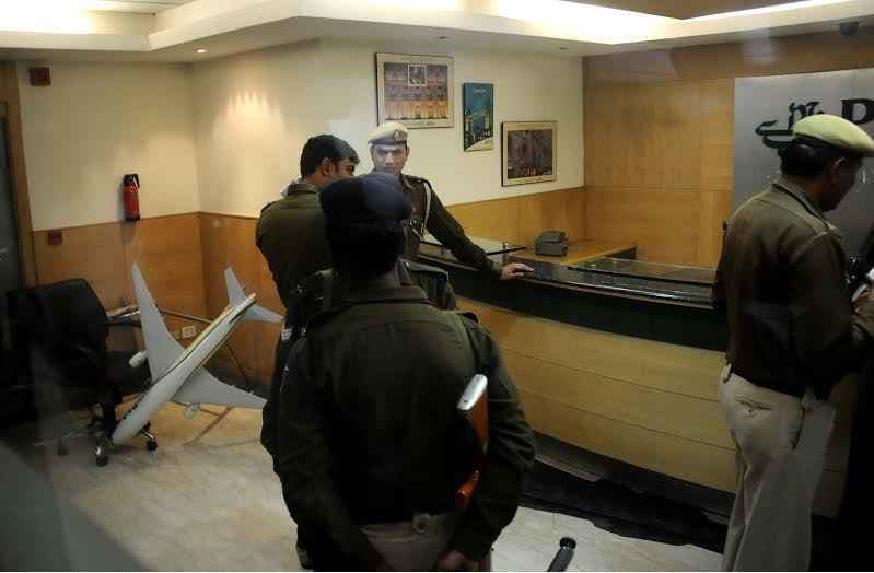 पाकिस्तान इंटरनेशनल एयरलांइस के दफ्तर में तोड़फोड़, कर्मचारियों से बदसलूकी