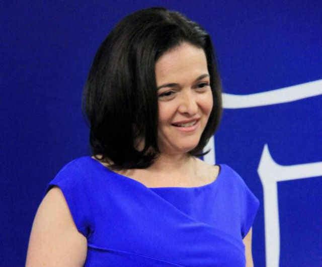 फेसबुक की सीओओ सैंडबर्ग  ने 3.1 करोड़ डॉलर मूल्य के शेयर दान किये