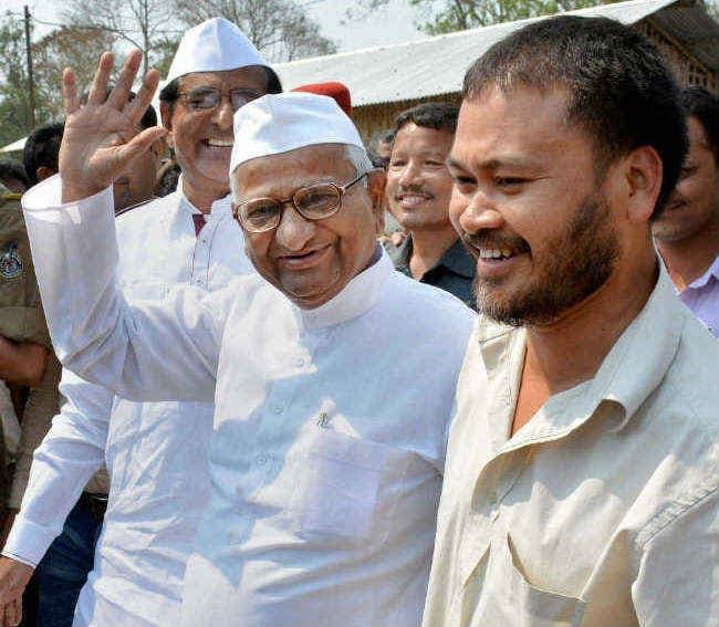 केजरीवाल ने मुख्यमंत्री बनने के बाद कोई गलत कदम नहीं उठाया : हजारे