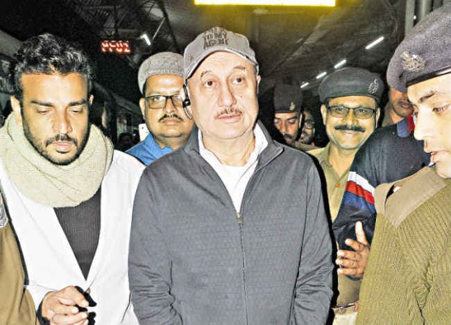 मोदी का विरोध करना देश का विकास रोकना है : अनुपम खेर