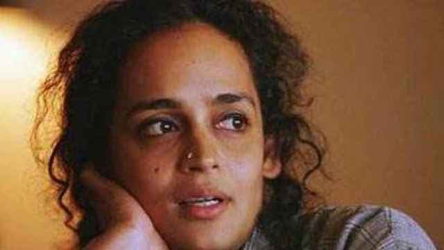 सुप्रीम कोर्ट का अरुन्धती राय के खिलाफ उच्च न्यायालय के अवमानना नोटिस पर रोक से इनकार