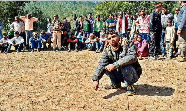 गुमला: नक्सलियों के गढ़ में जन अदालत लगा कर की कार्रवाई, ग्रामीणों ने दुष्कर्मी को जिंदा जला डाला
