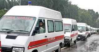 CM नीतीश कुमार के कॉरकेड की एंबुलेंस गड्ढे में फंसी