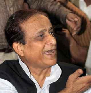 बोले आजम खां- बच्चे हैं राहुल गांधी, टॉफी चूसें