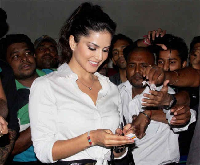 मैं असल जीवन में शर्मीली हूं: सनी लियोनी