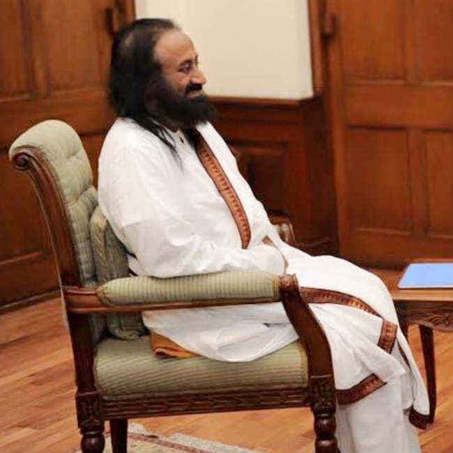 धीरूभाई अंबानी, रजनीकांत, जगमोहन, श्री श्री रविशंकर, रामोजी राव को पद्म विभूषण