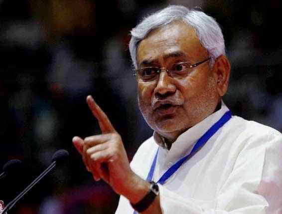 केंद्र में बैठे लोग दूसरे दल की सरकार को बर्दाशत नहीं कर पाते :  नीतीश