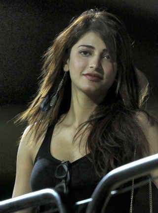 Happy B''Day: विवादों में भी घिर चुकी हैं श्रुति हासन, जानें 10 बातें