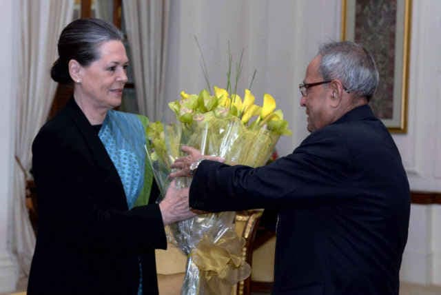 प्रणब मुखर्जी व राजीव गांधी में प्रधानमंत्री पद पर बाथरूम में हुई थी चर्चा