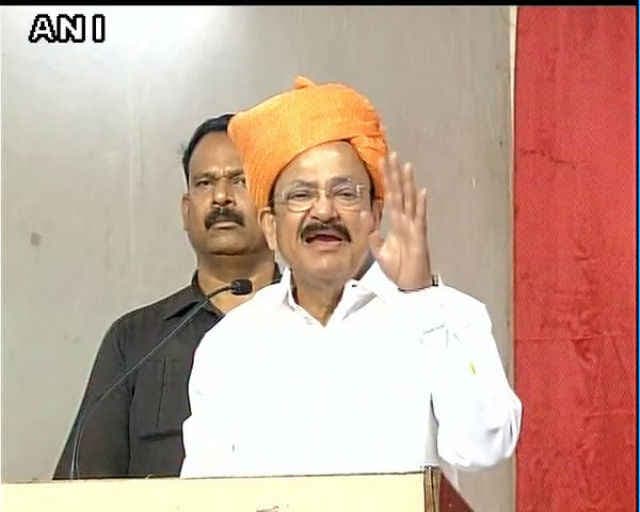 रोहित मामले में तमाशा की राजनीति कर रही कांग्रेस: वेंकैया नायडू