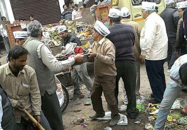 कचरों का शहर बना दिल्ली, MCD कर्मियों का हड़ताल 6वें दिन भी जारी