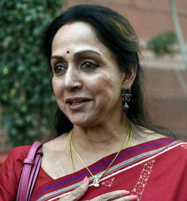 जमीन विवाद पर हेमा मालिनी की सफाई, कहा- सरकारी नियम के तहत ली जमीन