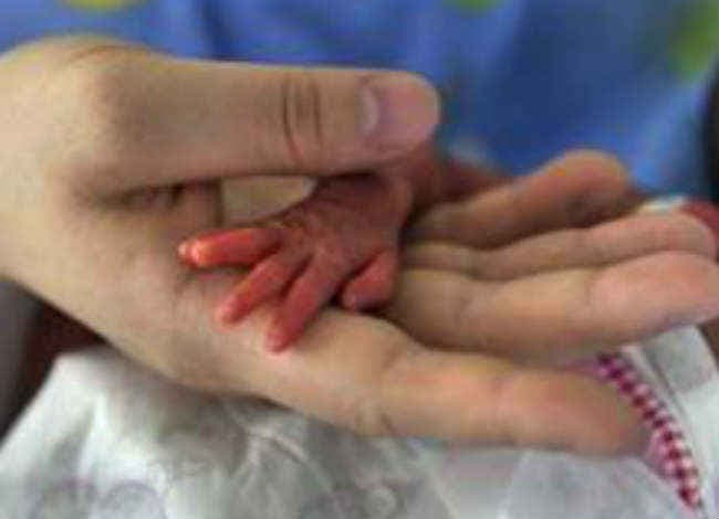 सरोगेसी के जरिये मां बनने वाली महिला भी मातृत्व अवकाश की हकदार : कोर्ट