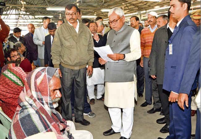 नौ घंटे तक मुख्यमंत्री नीतीश ने सुनीं 1007 की शिकायतें