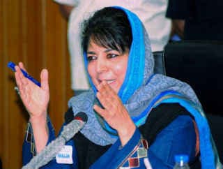 J&K : राज्यपाल से मुलाकात के पहले महबूबा से मिले निर्मल सिंह