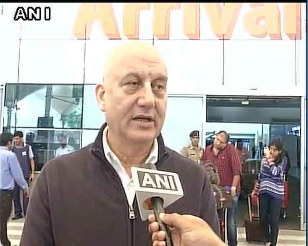 अनुपम खेर बोले पाकिस्तान उच्चायोग झूठा, आयोजक वीजा दिलाने की फिर करेंगे कोशिश