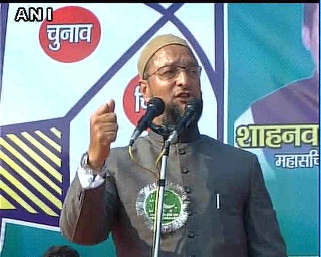 लाहौर में मोदी और शरीफ दो बिछड़े भाई के तरह मिल रहे थे : औवेसी