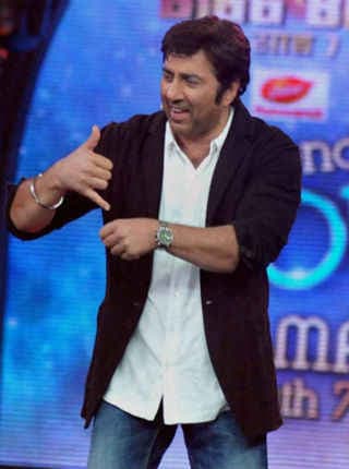 ...अब सिक्स पैक एब होना जरुरी लगने लगा है : सनी देओल