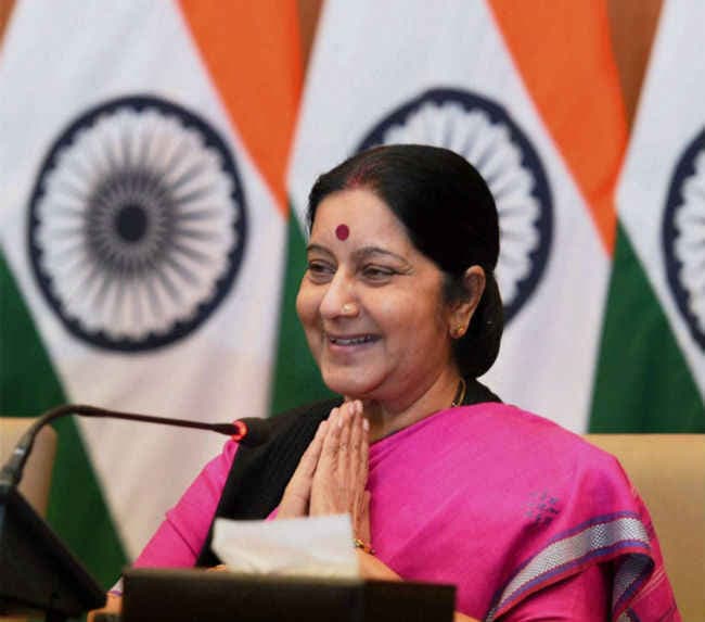 सुषमा स्वराज श्रीलंका की दो दिवसीय यात्रा के लिए रवाना