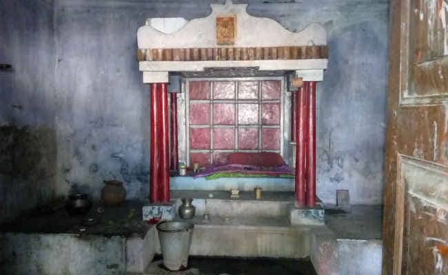 बिहार : मंदिर के नजदीक युवक मृत मिला, मूर्तियां चोरी