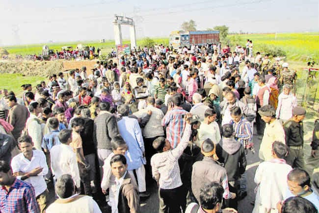 कैमूर डीएम के स्कॉट वाहन से वृद्ध की मौत, सड़क जाम