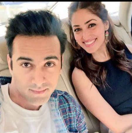 पुलकित ने कहा, मैं यामी को नहीं कर रहा डेट