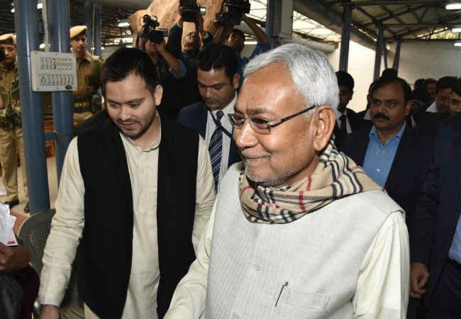 नीतीश ने जनता दरबार में लगातार छह घंंटे फरियाद सुनी