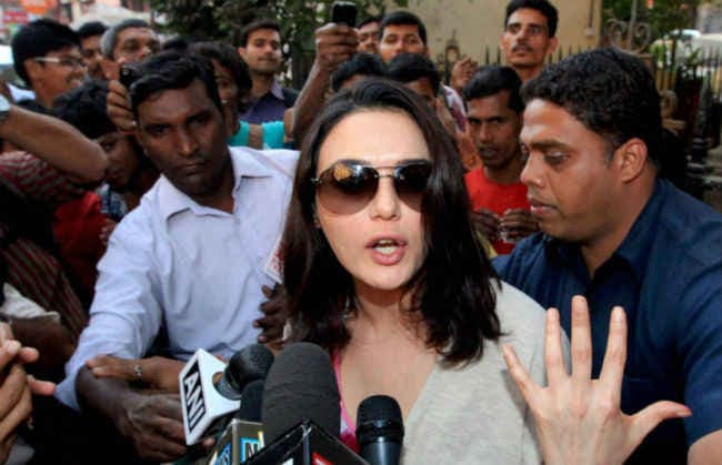 शादी की खबरों पर भड़की प्रीति जिंटा, देखें वीडियो