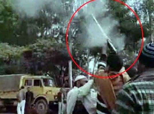 यूपी गोलीकांड : गोलीबारी की घटना में 200 लोगों के खिलाफ मामला दर्ज