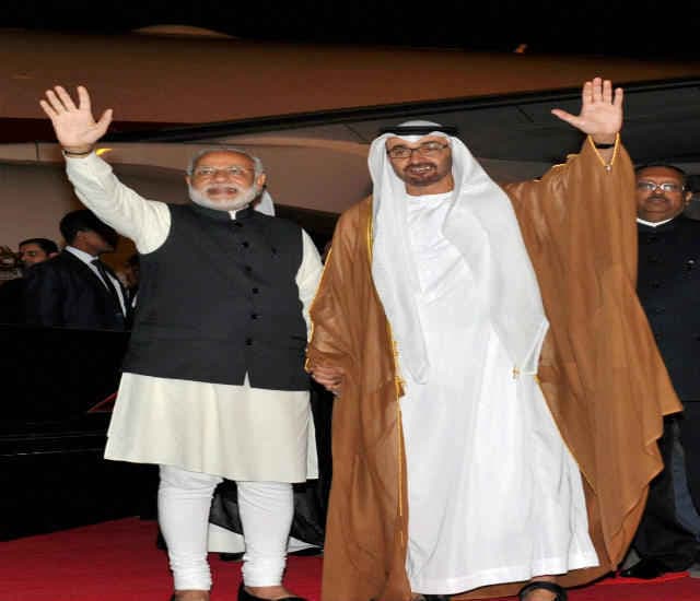 तीन दिनों की यात्रा पर भारत पहुंचे यूएई के युवराज, प्रोटोकॉल तोड़कर प्रधानमंत्री ने किया स्वागत