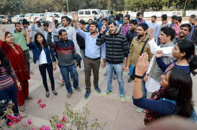 जेएनयू में भारत विरोधी नारेबाजी के बाद दिल्ली के वसंत कुंज थाने में देशद्रोह का मामला दर्ज