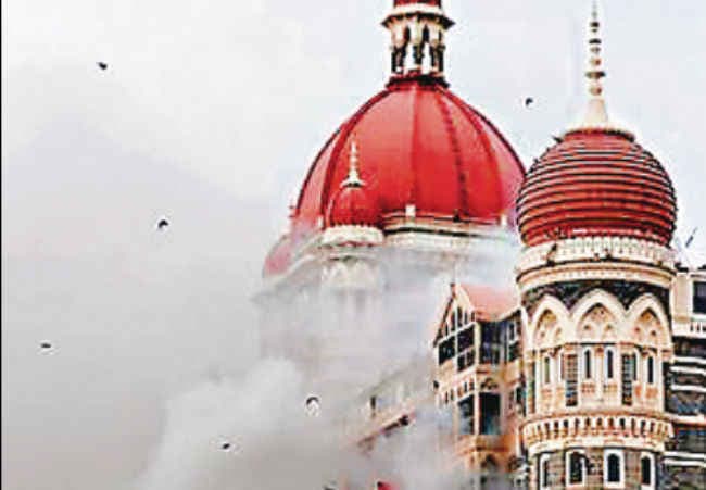 वे चमकाते राजनीति भुगतता है देश