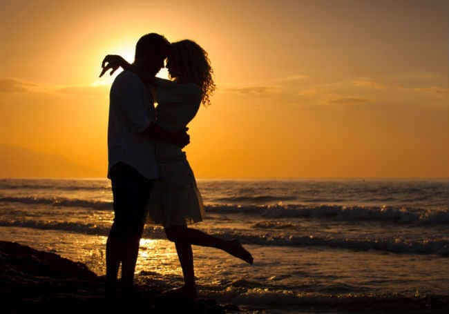 ''वेलेंटाइन डे'' पर हेलीकॉप्टर में घूमना चाहते हैं कपल : सर्वे