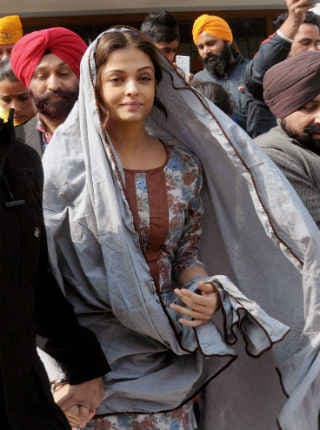 ''सरबजीत'' के लिए स्‍वर्ण मंदिर पहुंचीं ऐश्‍वर्या राय, देखें तसवीरें